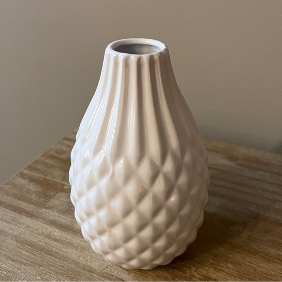 Kirklands Other - Kirkland’s. White Bud Vase.
